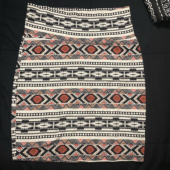 Pattern Mini high waisted skirt - Picture 1 of 4